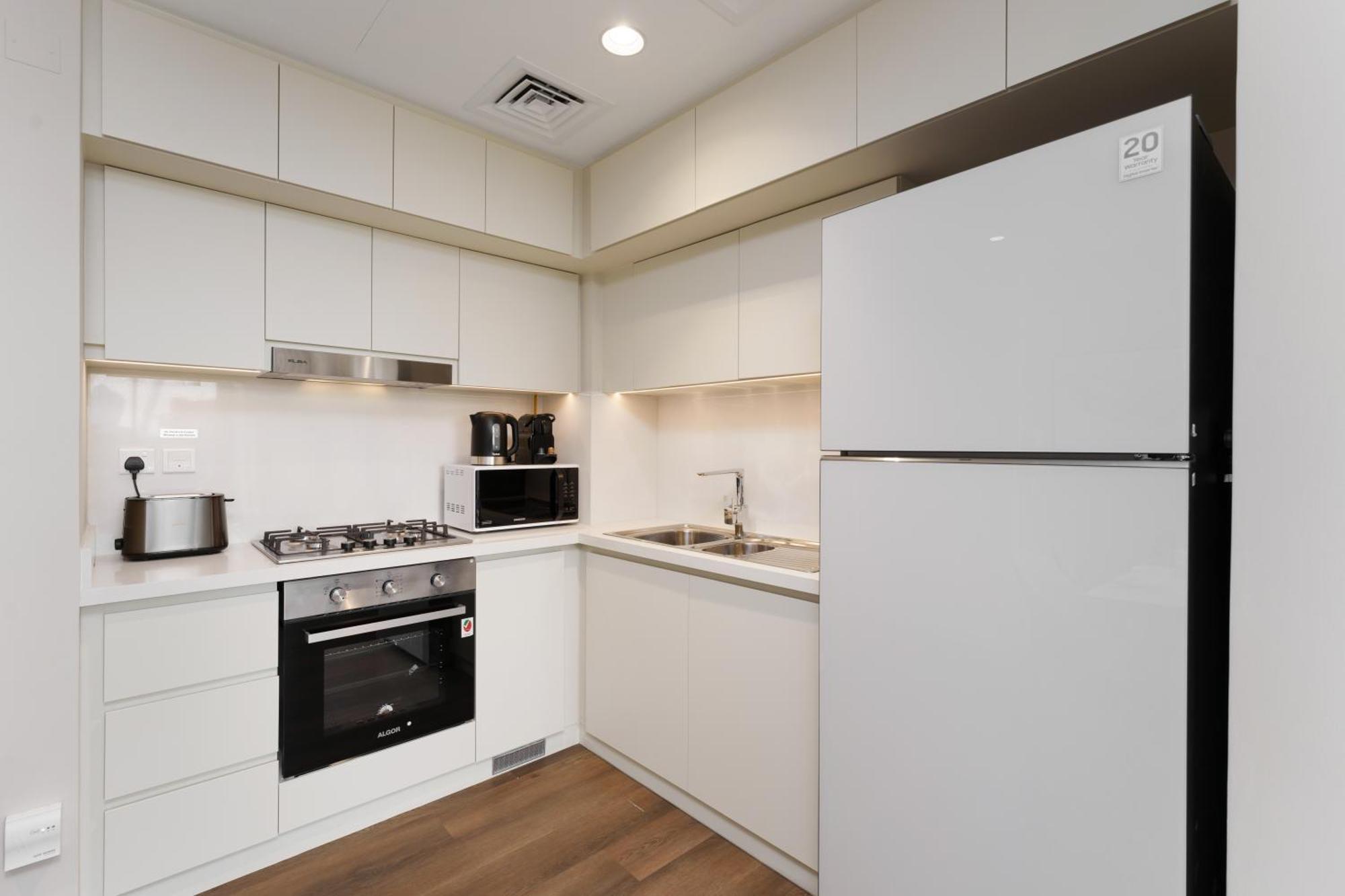 Apartment Your Modern Sophisticated In Hills *