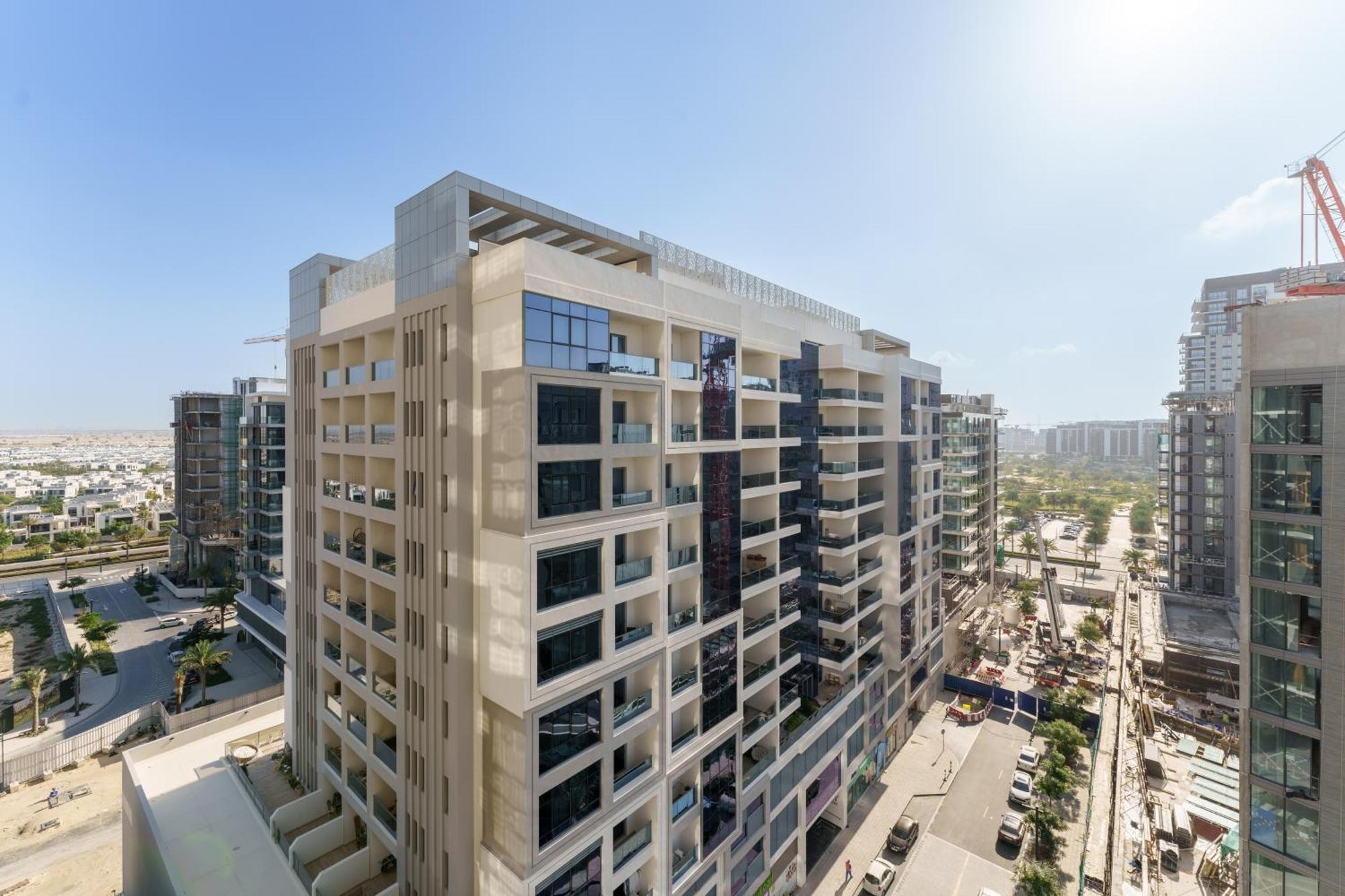 Your Modern Sophisticated In Hills Apartment