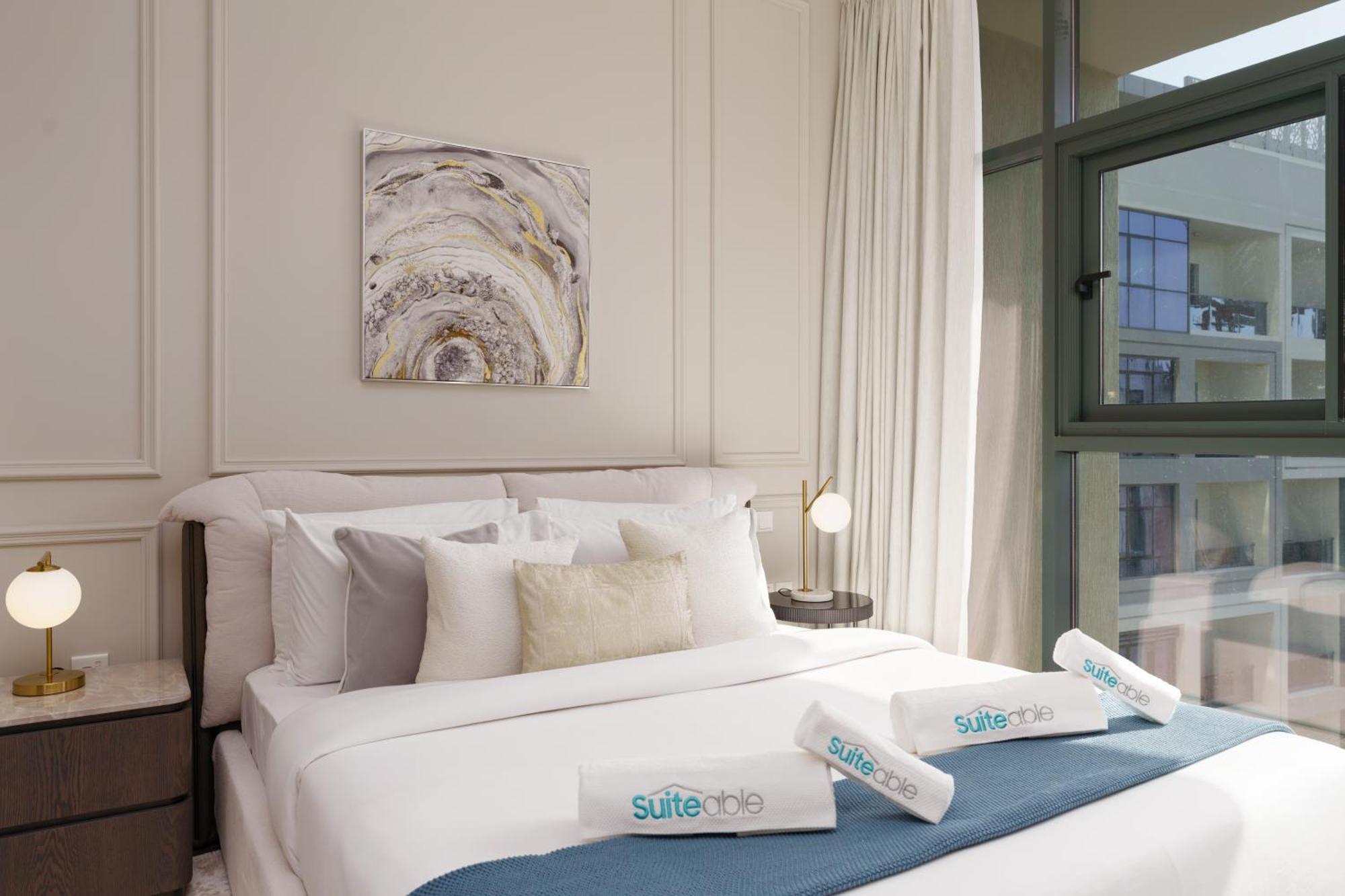 Your Modern Sophisticated In Hills Apartment