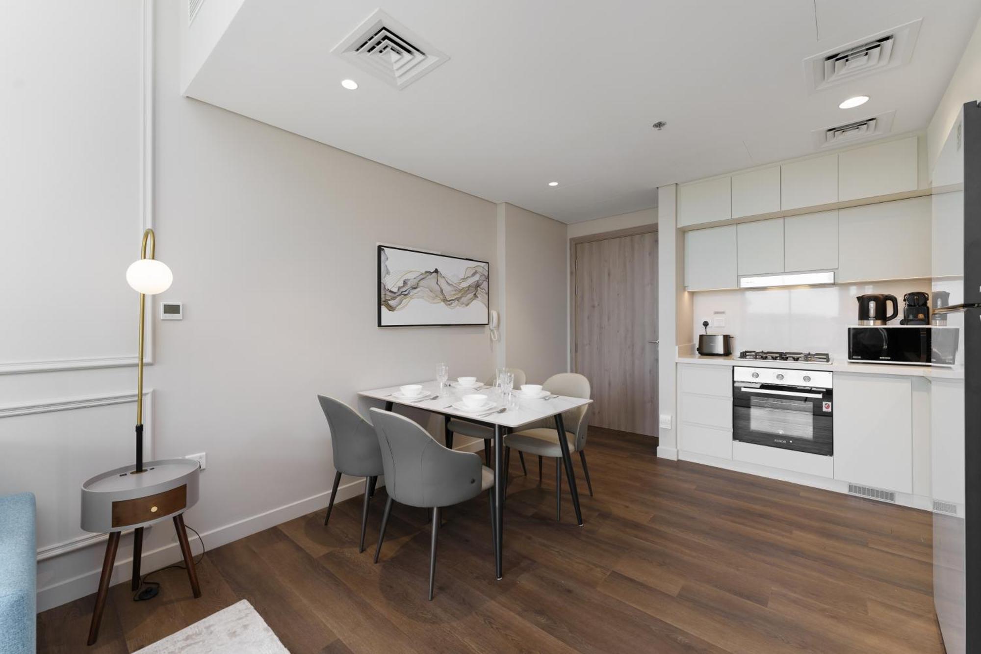 Your Modern Sophisticated In Hills Apartment