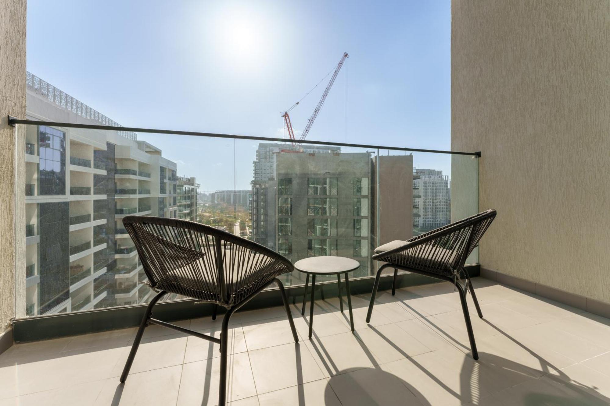Apartment Your Modern Sophisticated In Hills *